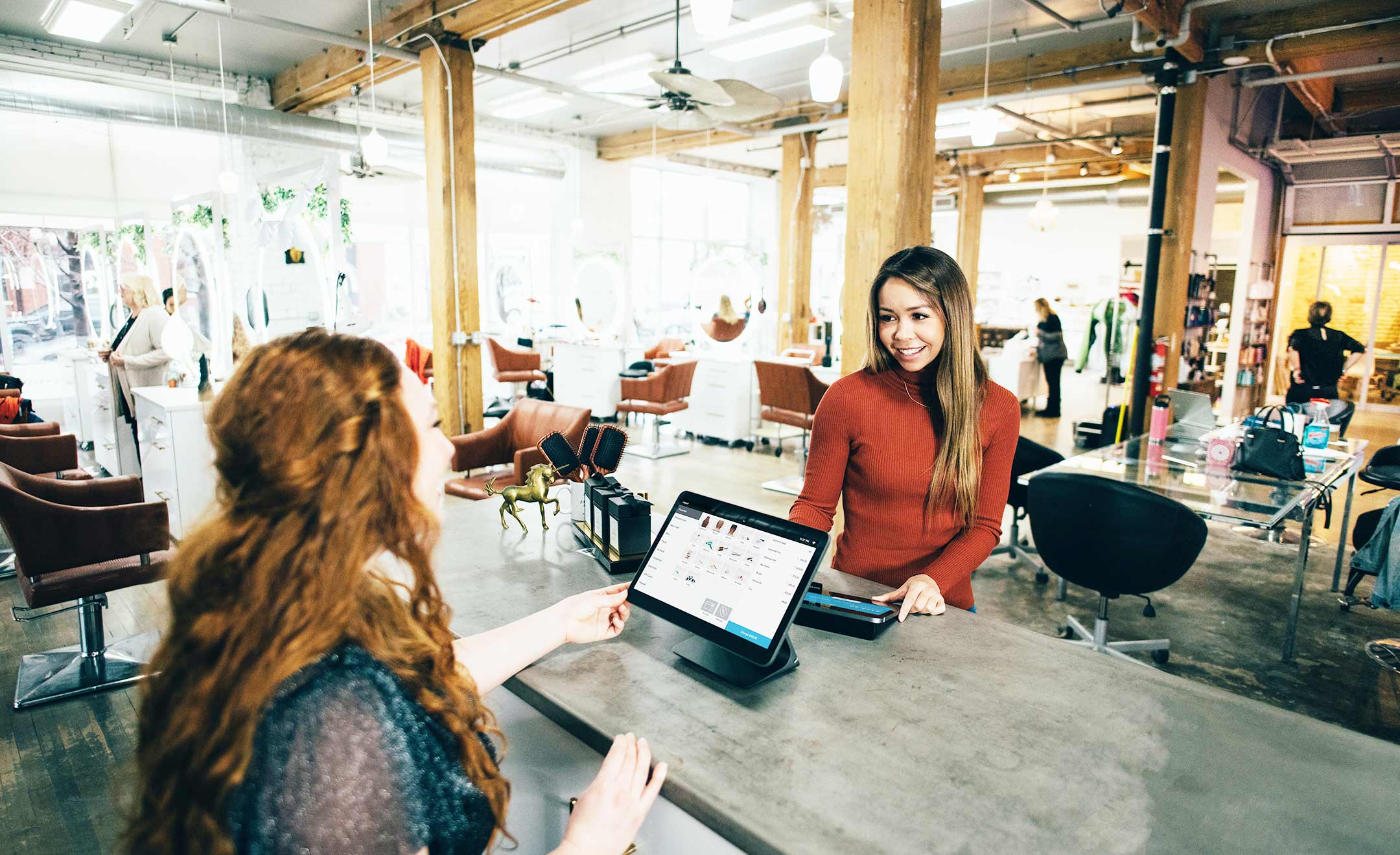 ipadを使用したPOSレジの店頭イメージ