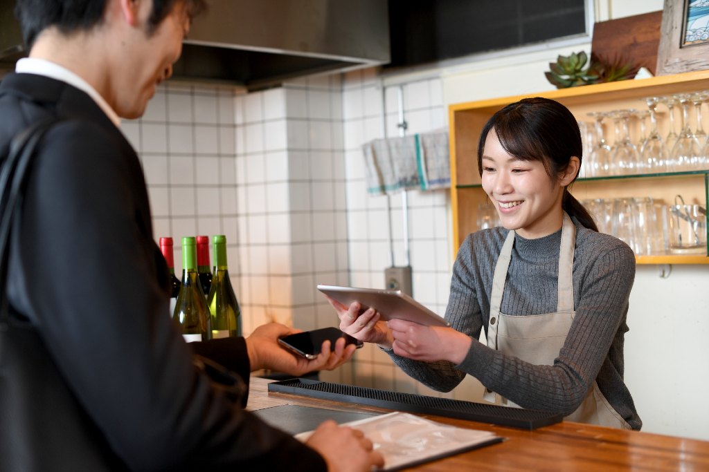 キャッシュレス決済の店舗導入を進める影響｜効果や注意点を解説